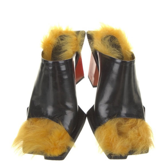 Marques Almeida Black Leather Mules Lined in Fur - Picture 3 of 5